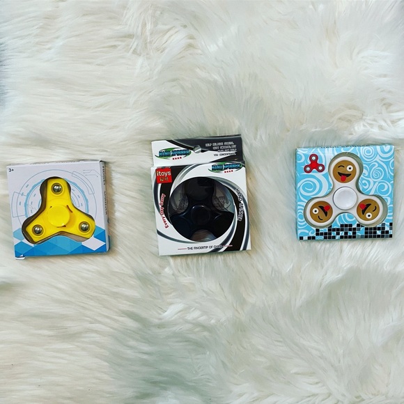 Pack of 3 Fidget Spinners Yellow, White and Black - Picture 3 of 6